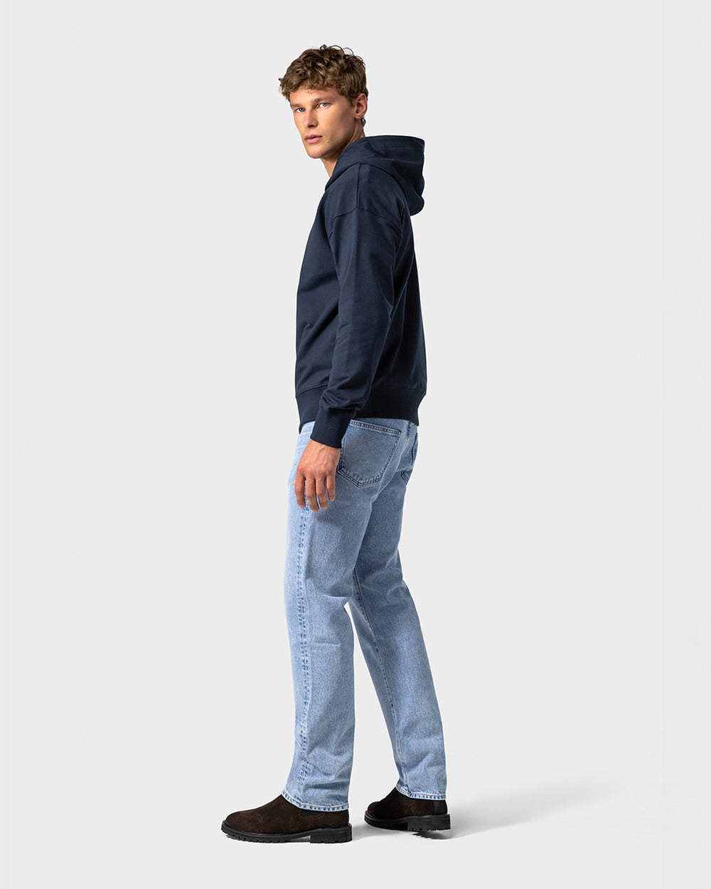 CB 01 Rugged Suede Chocolate and ZH 01 Marked Blueberry – Chelsea boots and zip hoodie