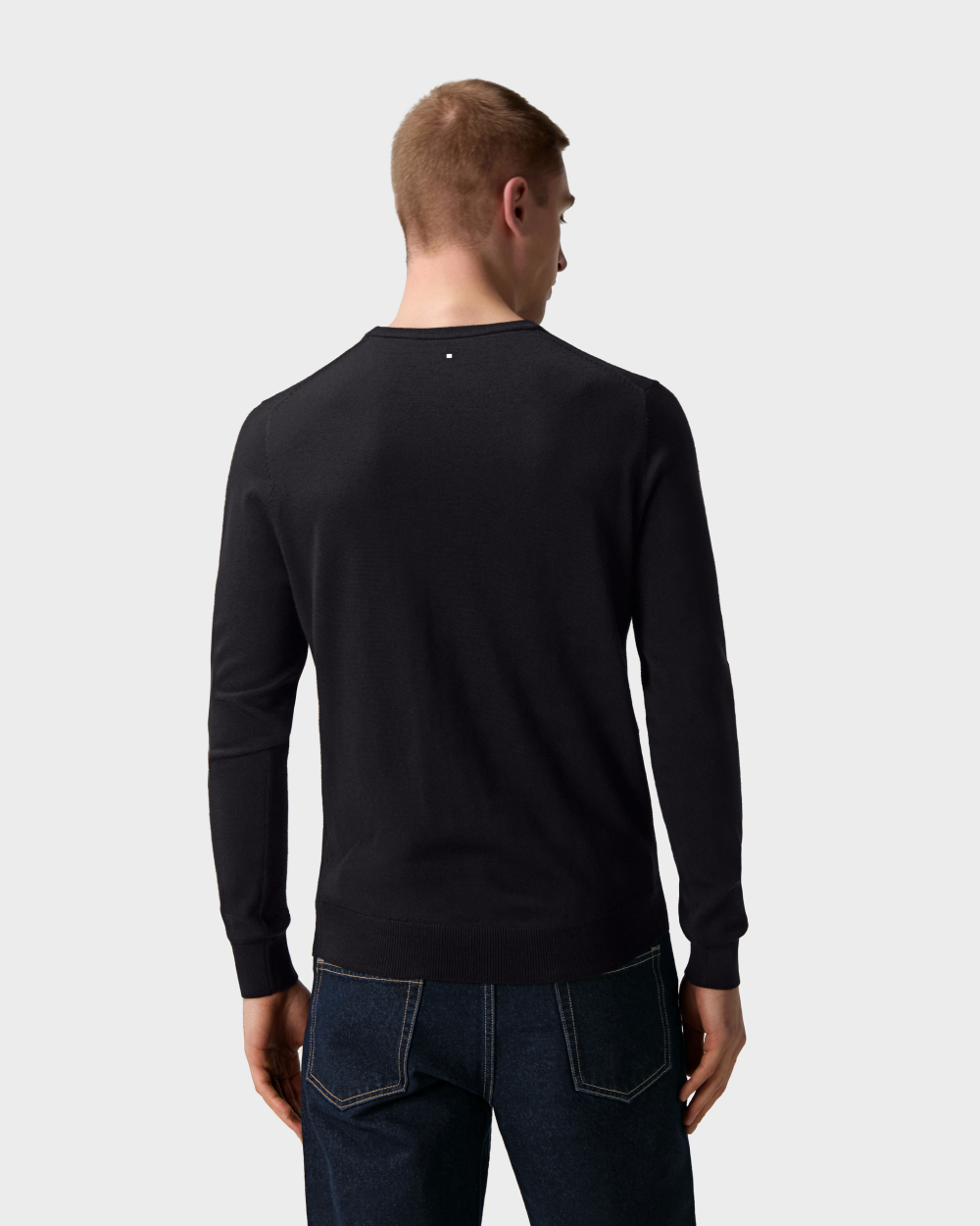 SW 04 Tailored Crewneck Black