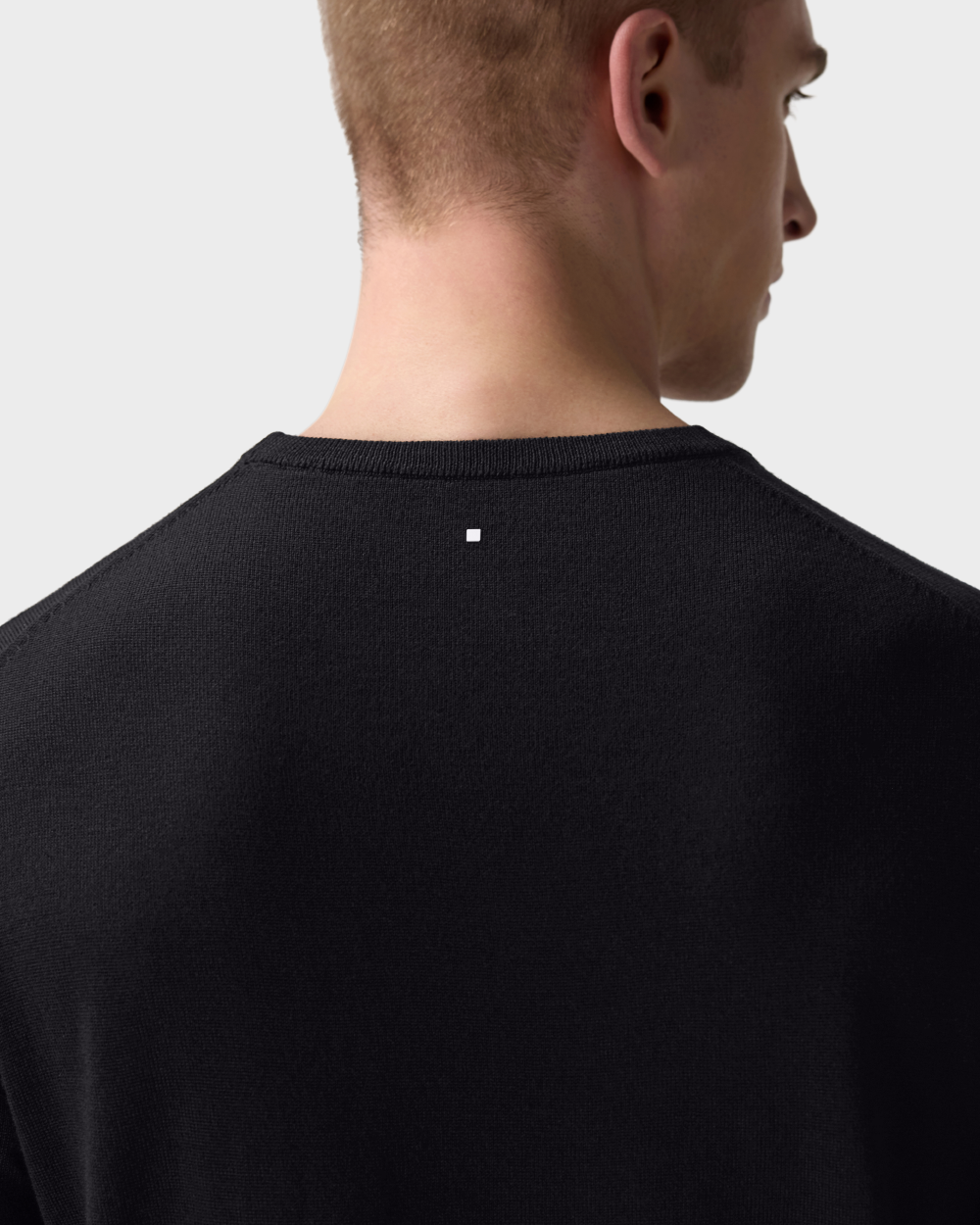 SW 04 Tailored Crewneck Black