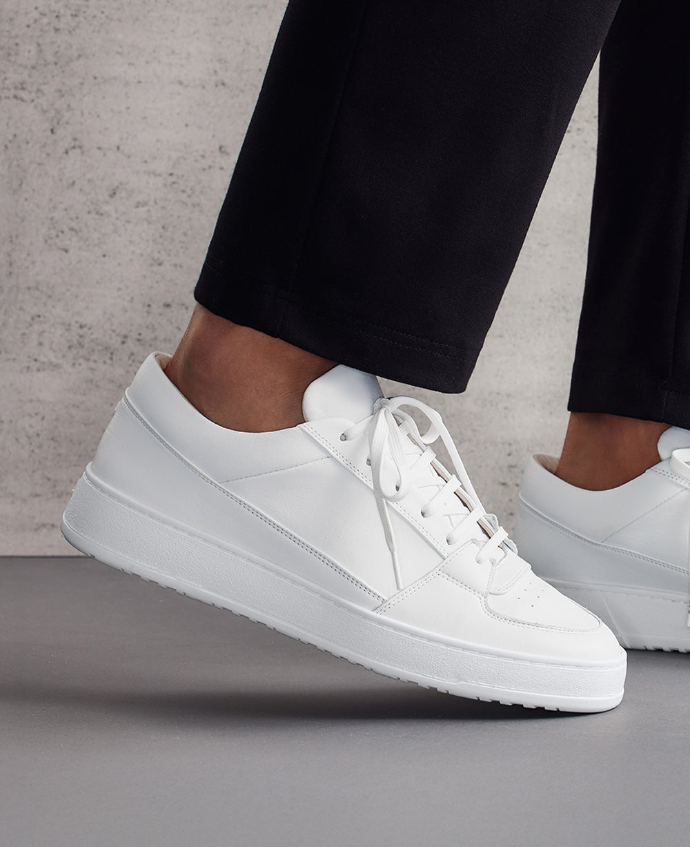 ETQ LT 03 Premium Nappa White on foot