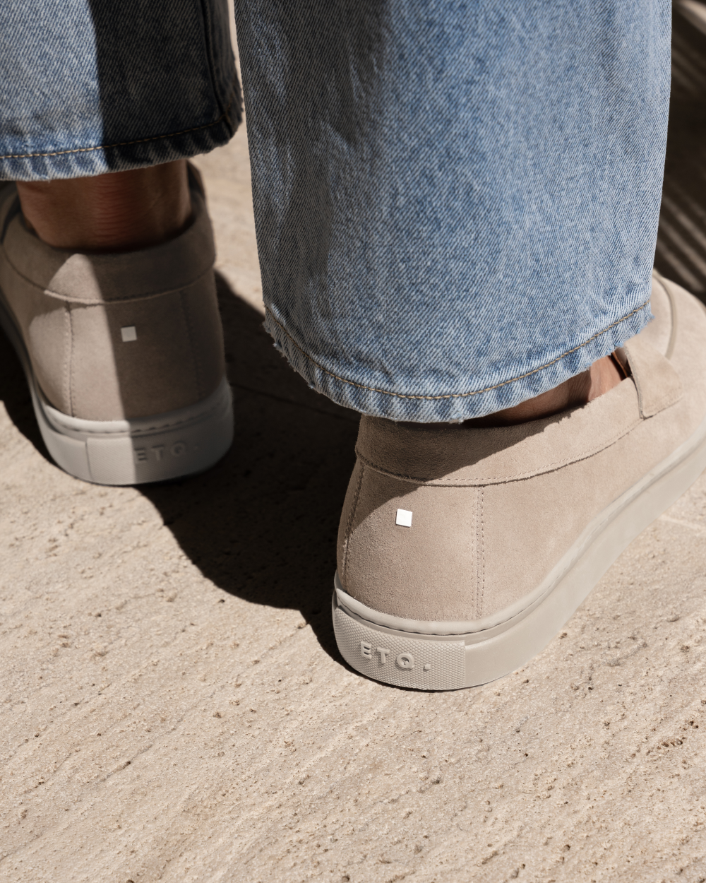 LS 05 Suede Off White