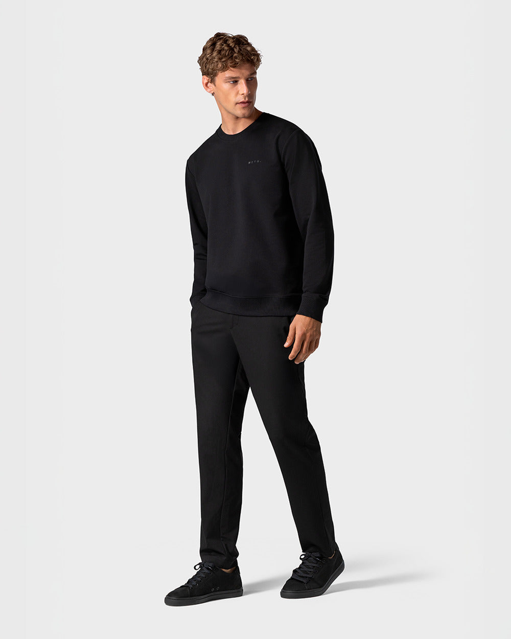 SW 01 Marked Black 2.0 and LT 01 Court Lite Nubuck All Black – sweatshirt and sneakers