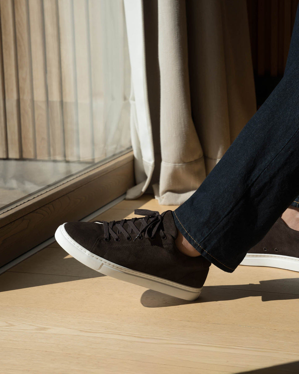 LT 01 Court Lite Suede Chocolate