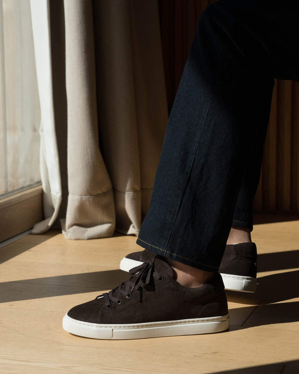 LT 01 Court Lite Suede Chocolate