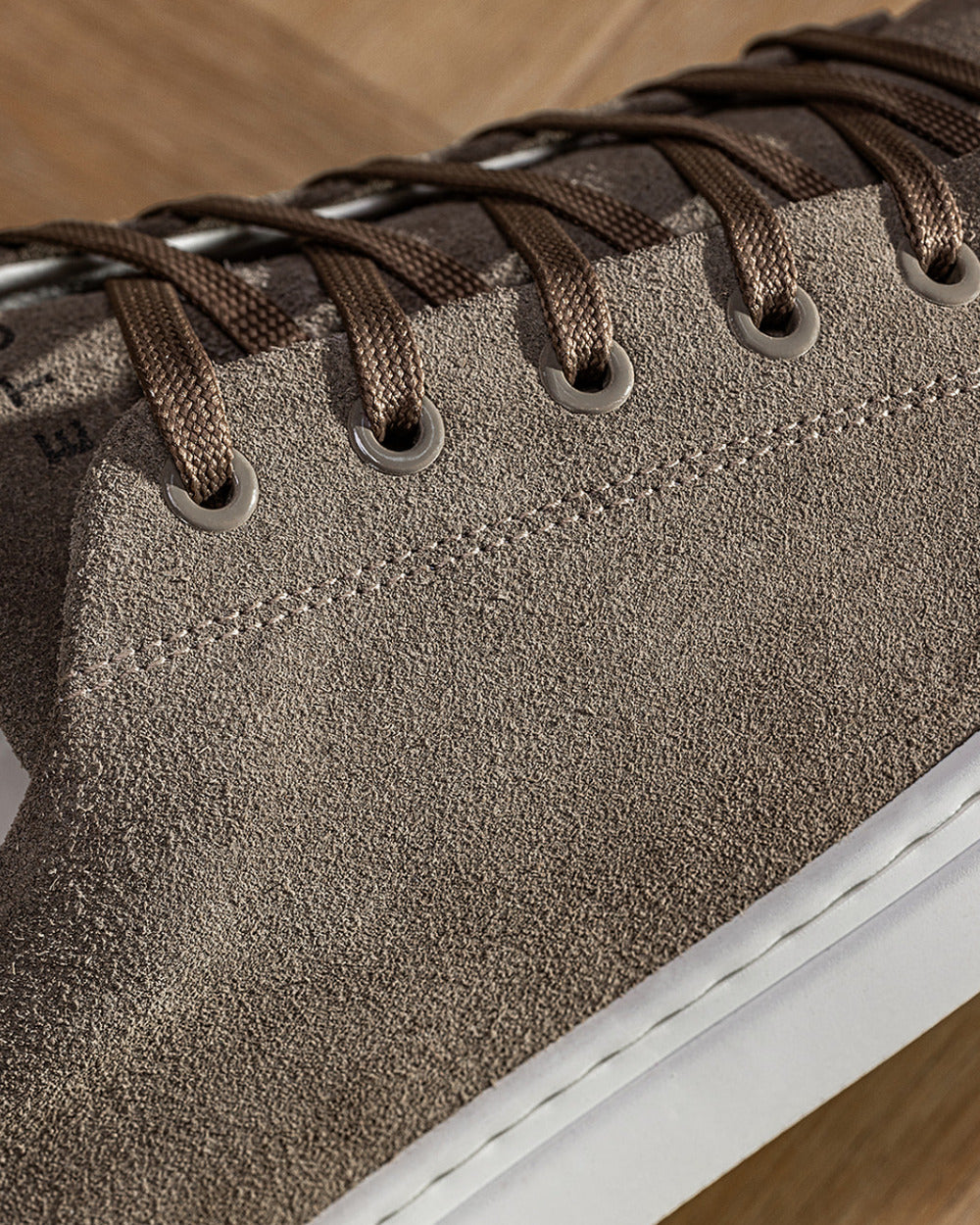LT 01 Court Lite Suede Desert Taupe – sneakers in taupe suede, photo 12