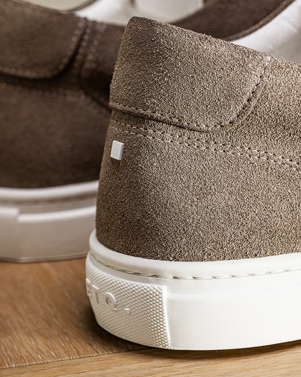 LT 01 Court Lite Suede Desert Taupe – sneakers in taupe suede, photo 13