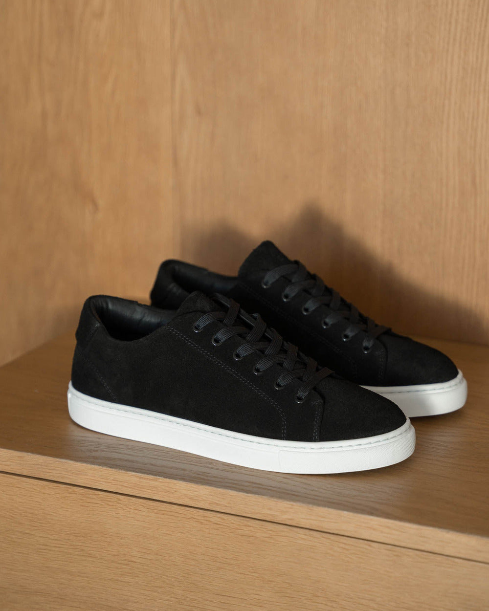 LT 01 Court Lite Suede Jet Black