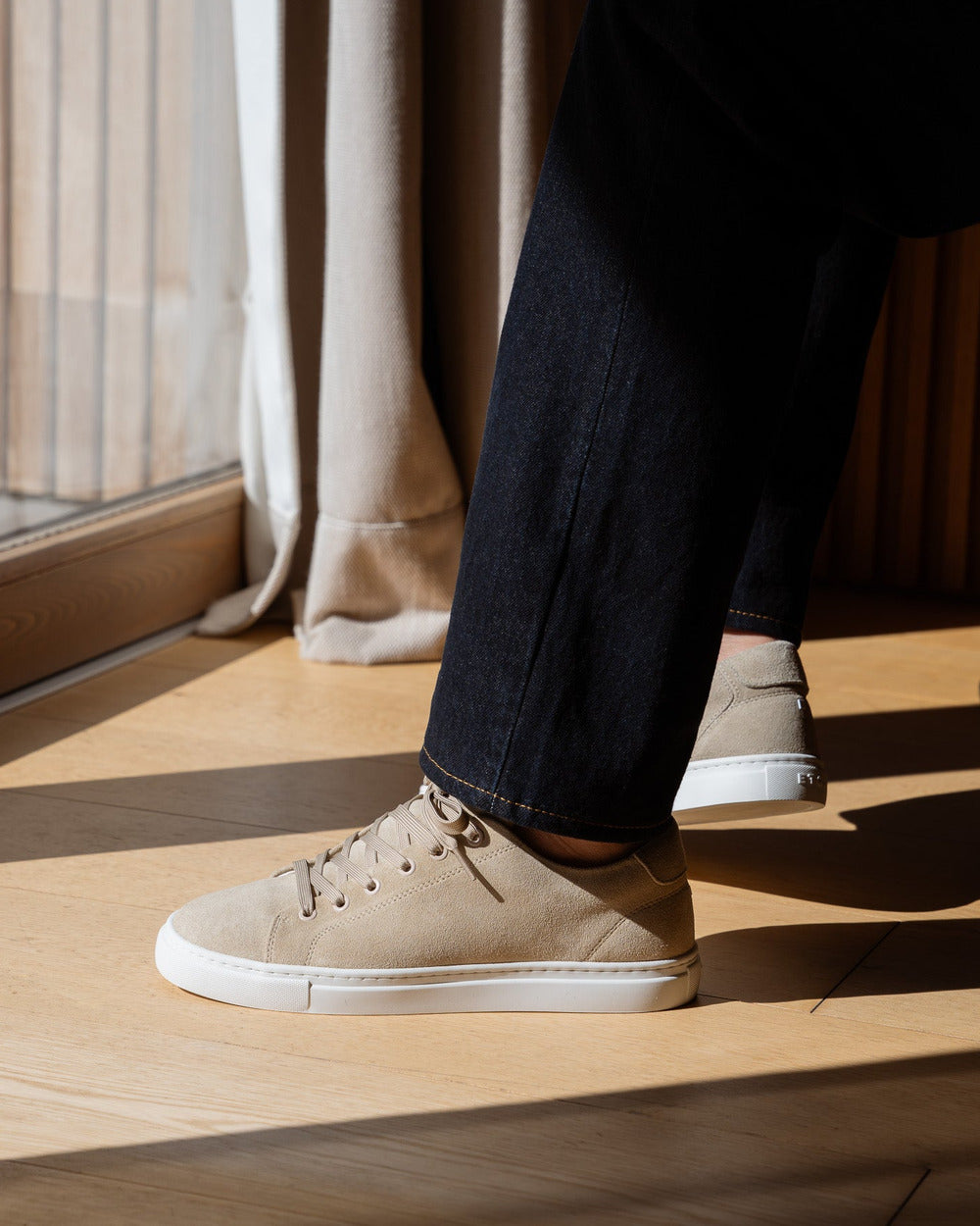 LT 01 Court Lite Suede Sand lifestyle 