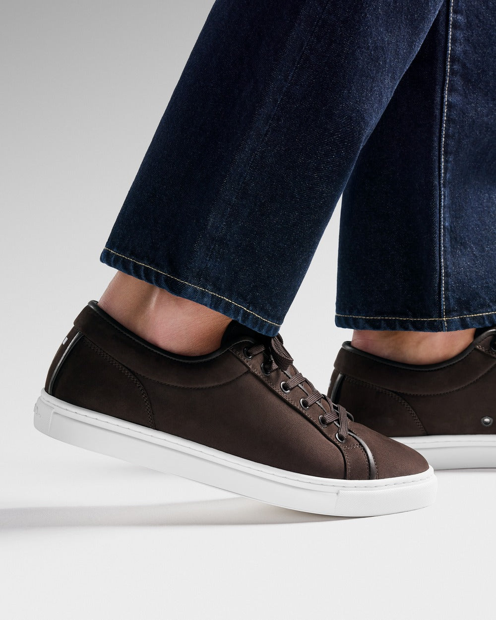 LT 01 Essence Nubuck Chocolate – sneakers in brown nubuck leather, on feet