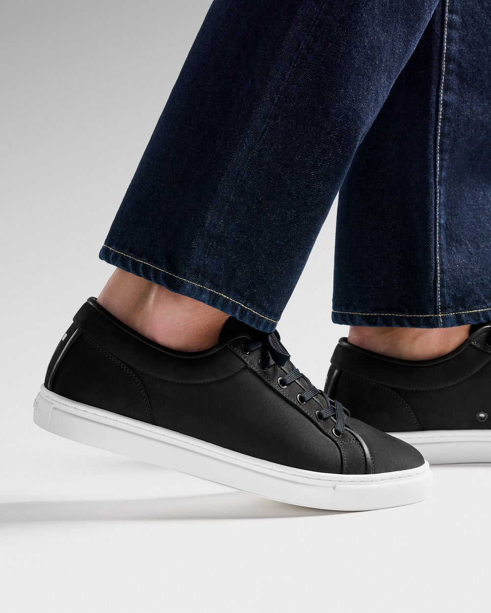 LT 01 Essence Nubuck Jet Black – sneakers in black nubuck leather, on feet