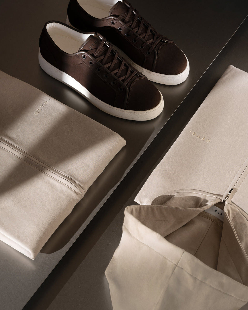 LT 01 Shades Nubuck Chocolate and ZH 01 Marked Sand – sneakers and zip hoodie