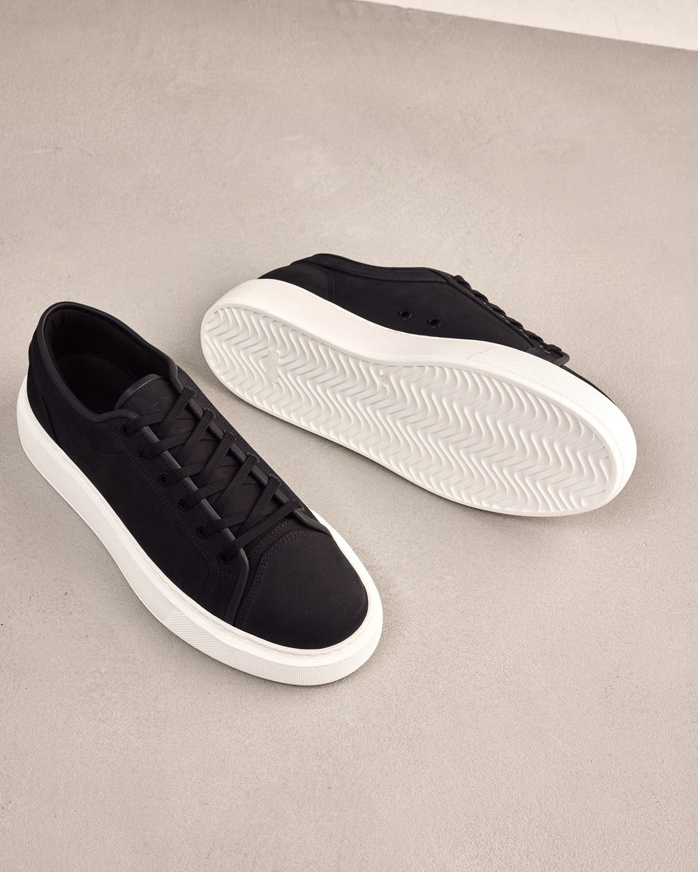 LT 01 Platform Jet Black – platform sneakers in black nubuck leather, photo 5