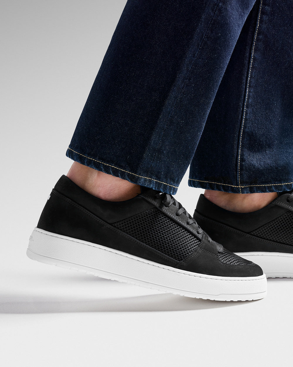 LT 03 Nubuck / Mesh Black – sneakers in black nubuck leather and mesh, photo 2