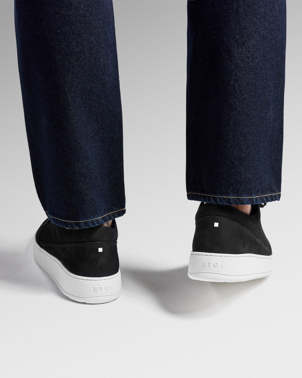 LT 03 Nubuck / Mesh Black – sneakers in black nubuck leather and mesh, photo 6