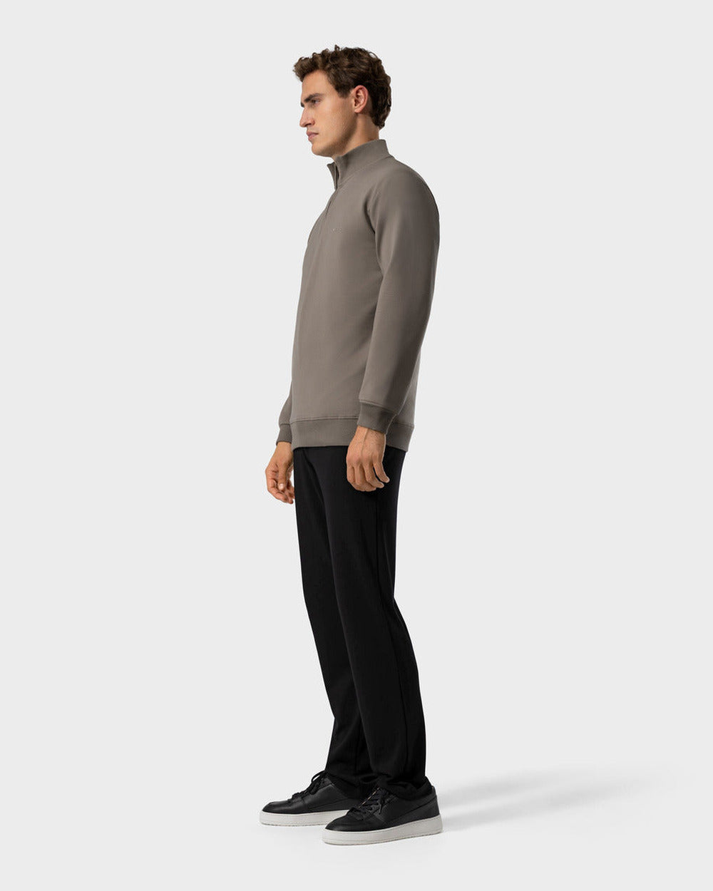 LT 03 Premium Nappa Jet Black and SW 03 Marked Half Zip Desert Taupe – sneakers and half zip sweatshirt