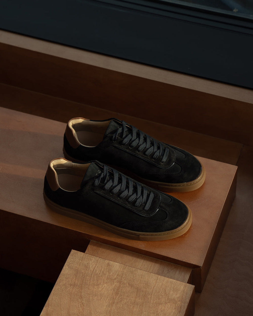 LT 05 Layered Gum Jet Black – sneakers in black nubuck and suede, worn