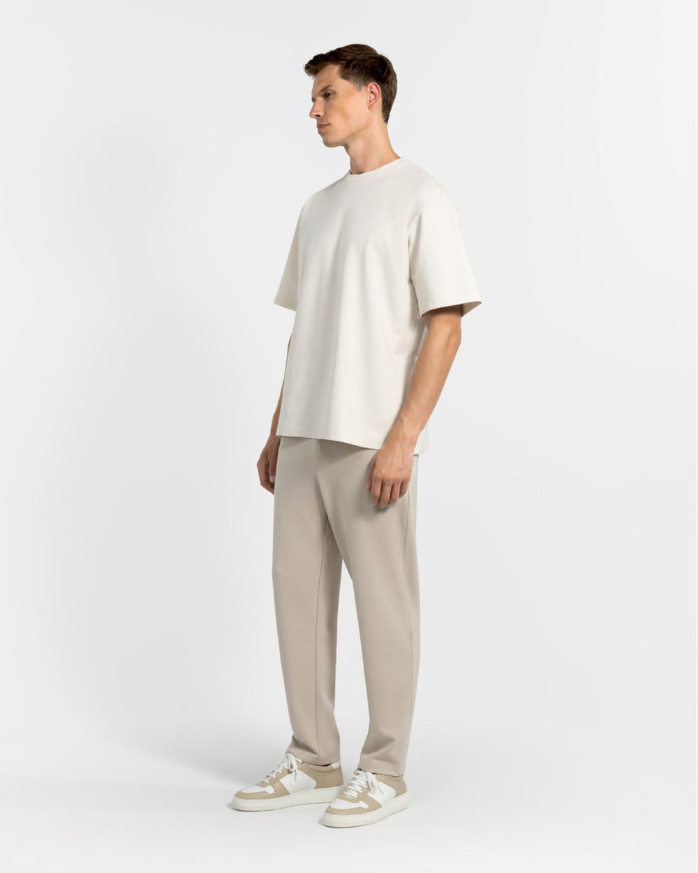 LT 07 Premium Nappa White / Sand and TP 01 Essence Straight Sand 2.0 – sneakers and trousers