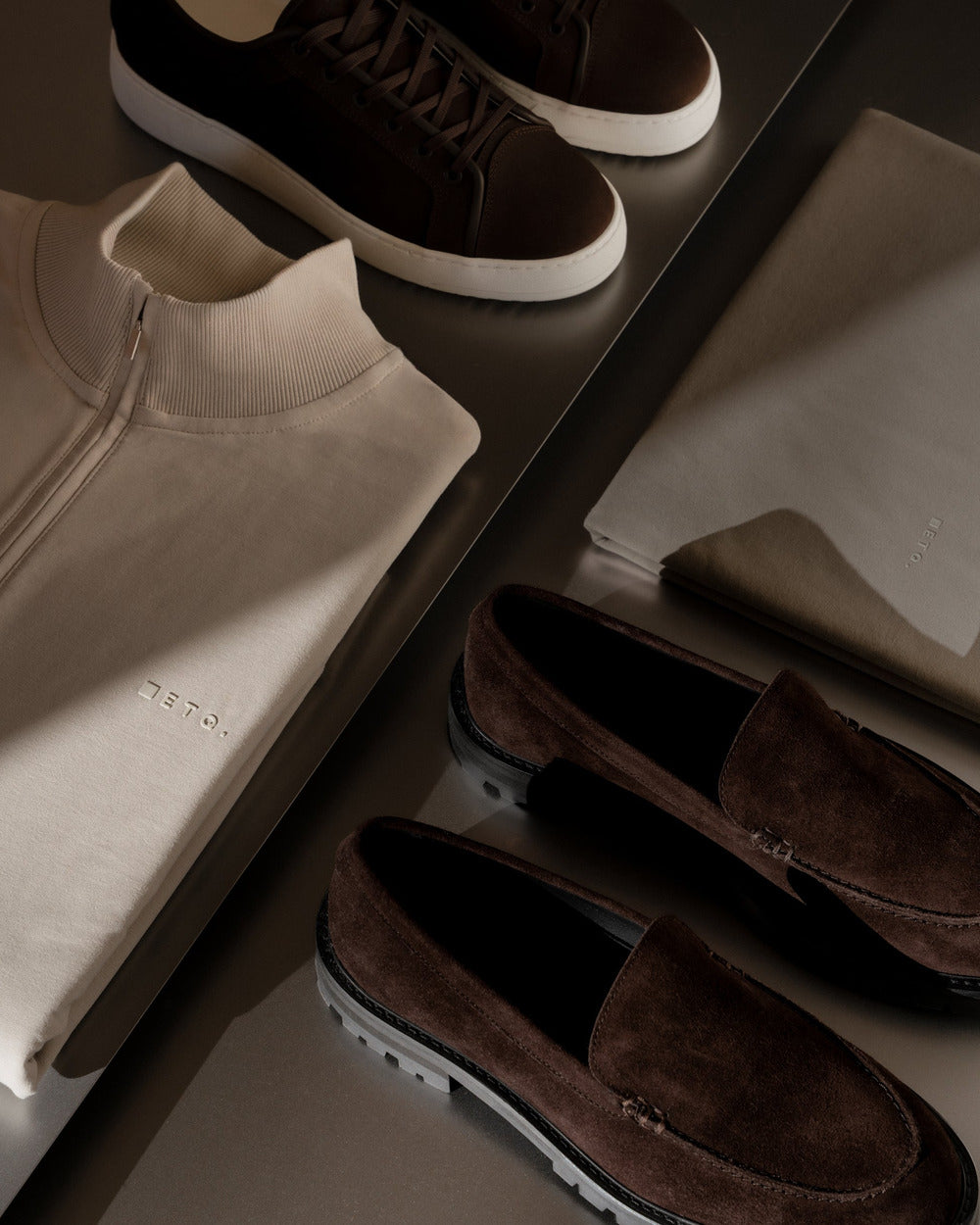ZS 03 Marked Sand and MC 01 Suede Chocolate – full zip sweatshirt and moccasins