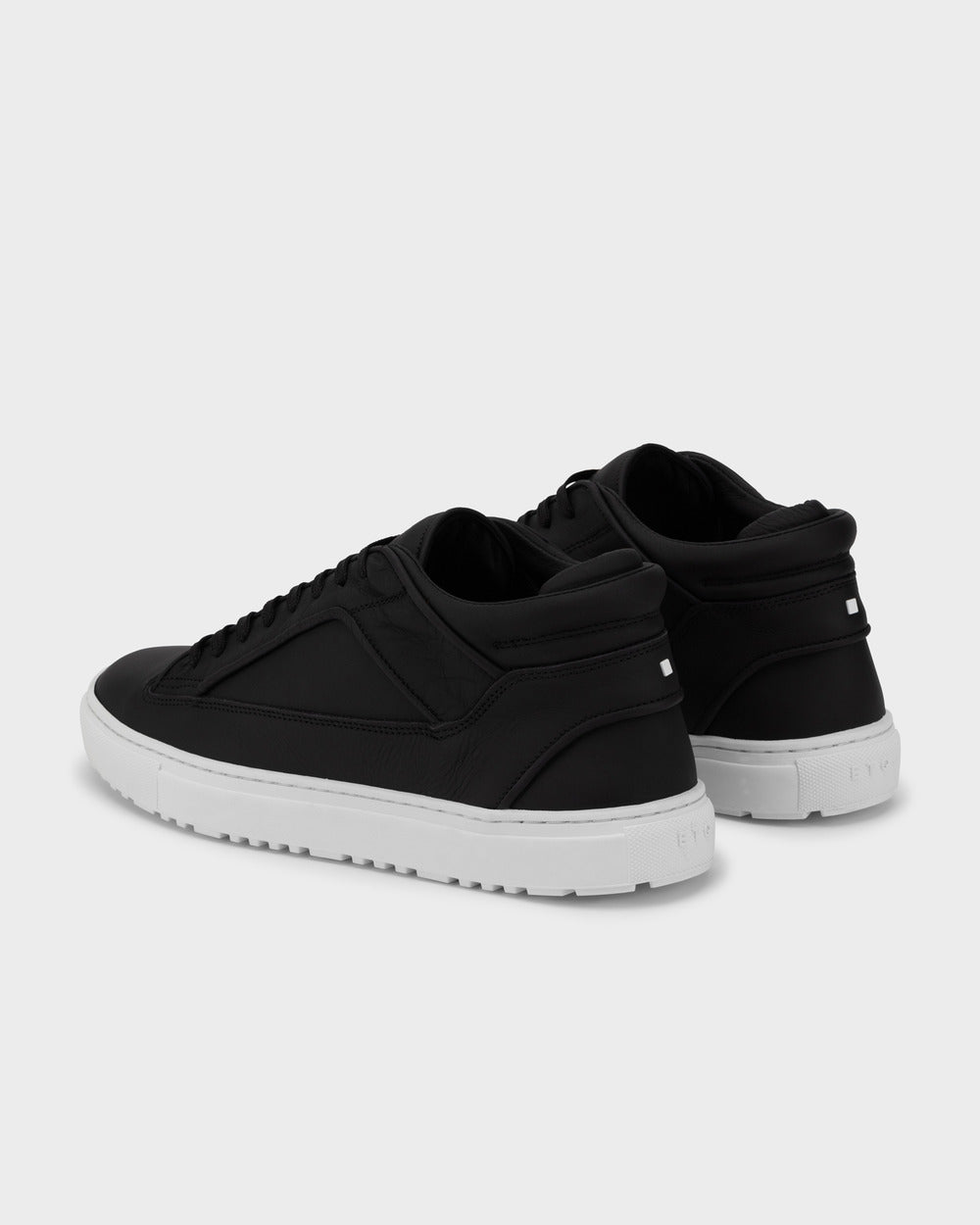 MT 02 Rugged Jet Black – mid top sneakers in black full grain leather, photo 6