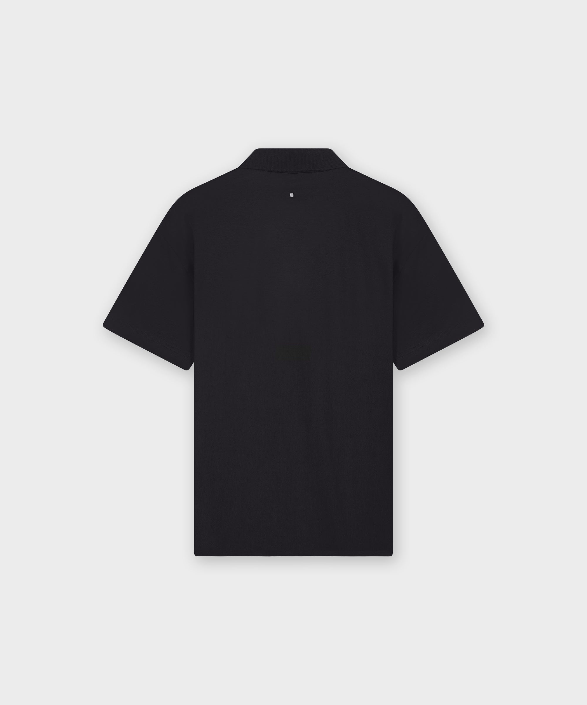 PO 02 Essence Buttonless Black