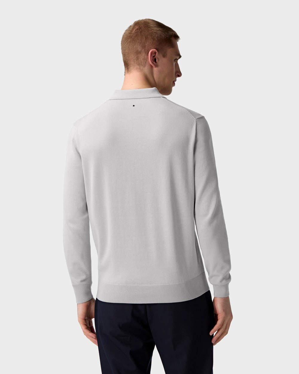 PO 04 Tailored Longsleeve Cement Grey – long sleeve knitted polo in grey cotton and silk, photo 5