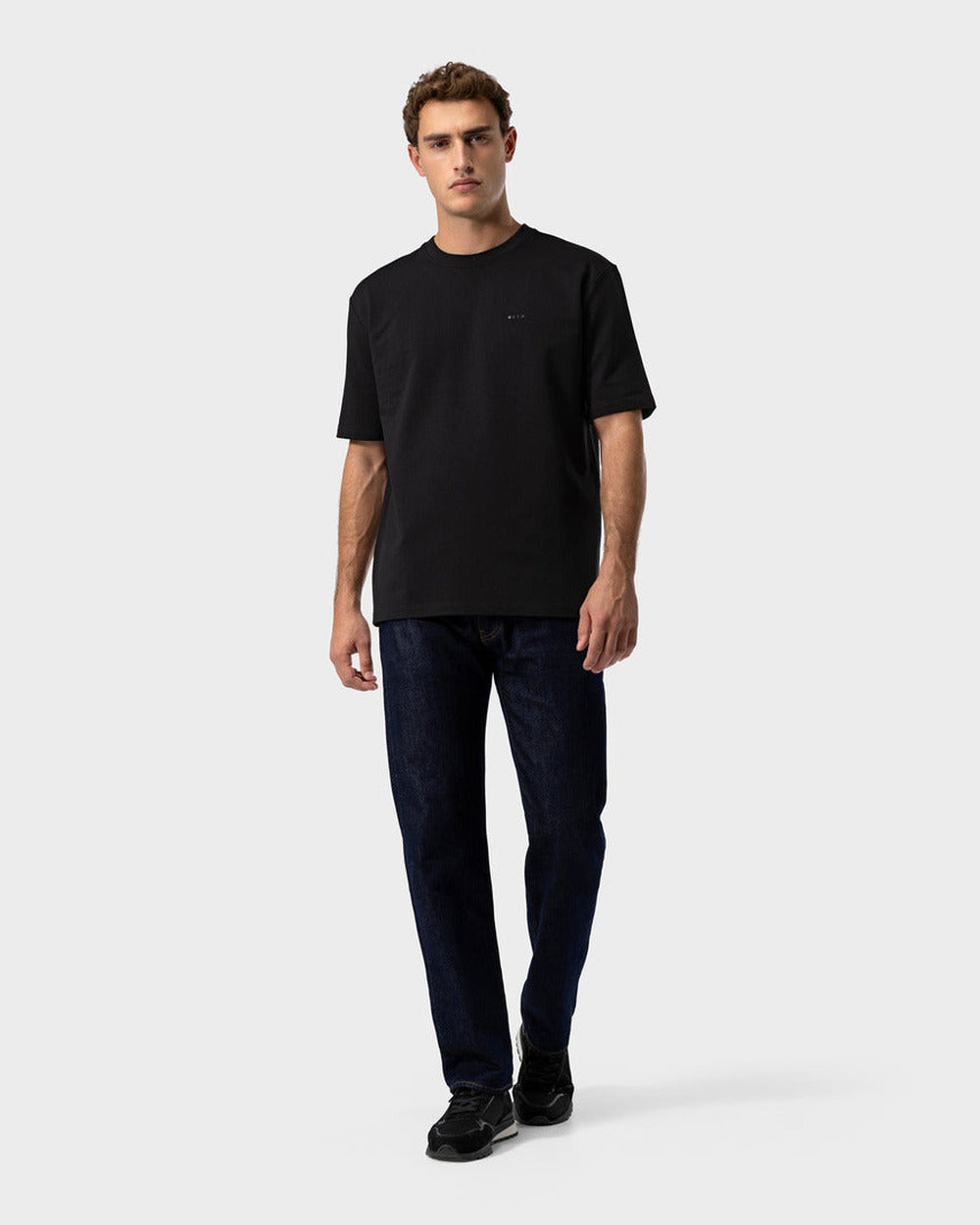 RS 03 Jet Black and TS 02 Marked Oversized Heavyweight Black – runner sneakers and logo t-shirt