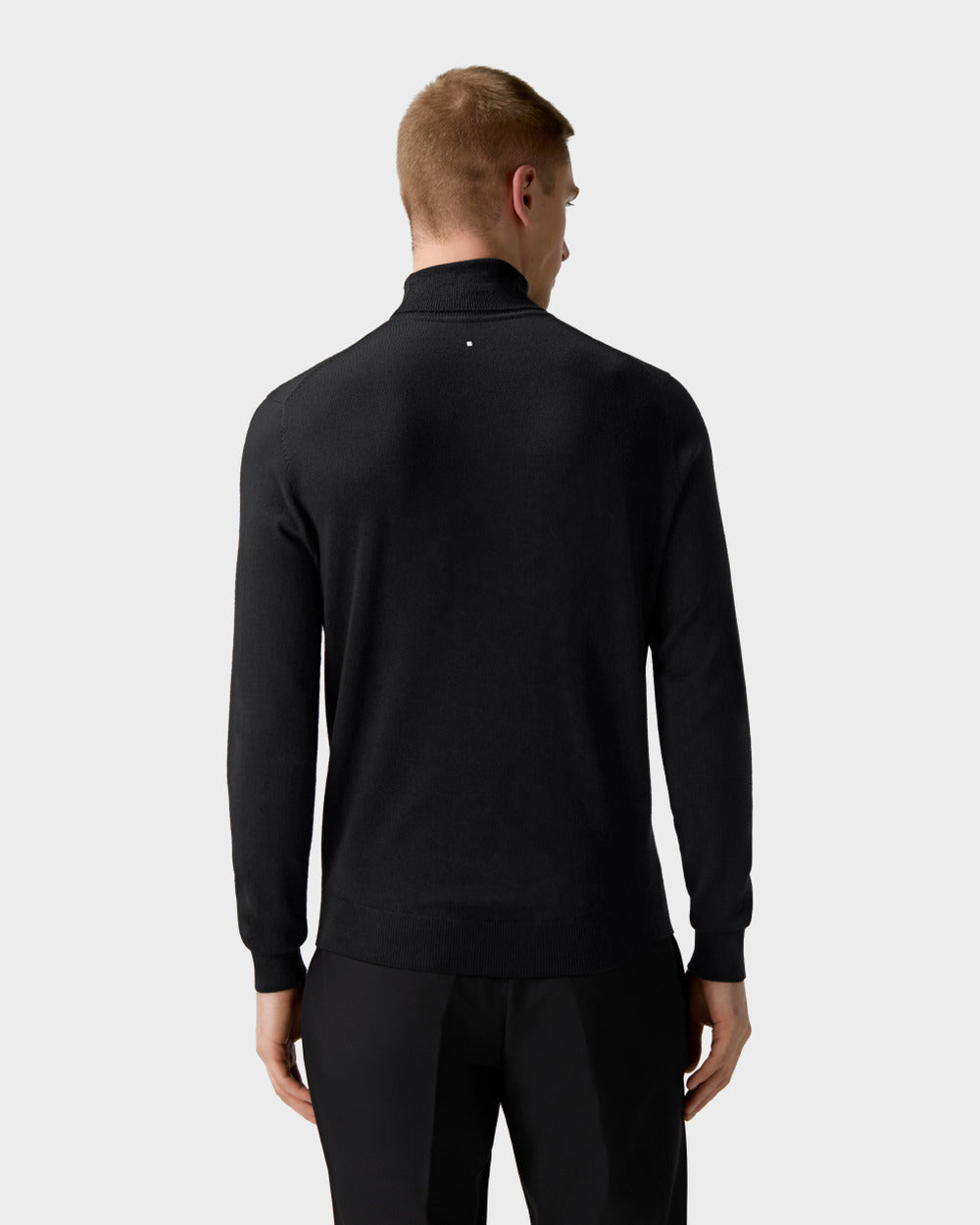 SW 06 Tailored Turtleneck Black – turtleneck sweater in black merino wool, photo 12