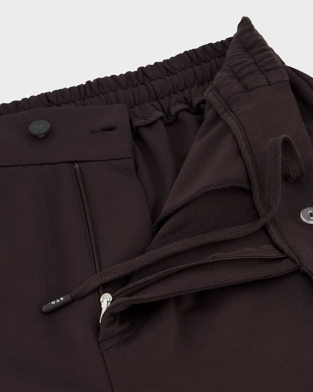 TP 01 Essence Slim Chocolate 2.0 – trousers in brown Punto di Roma stretch, detail