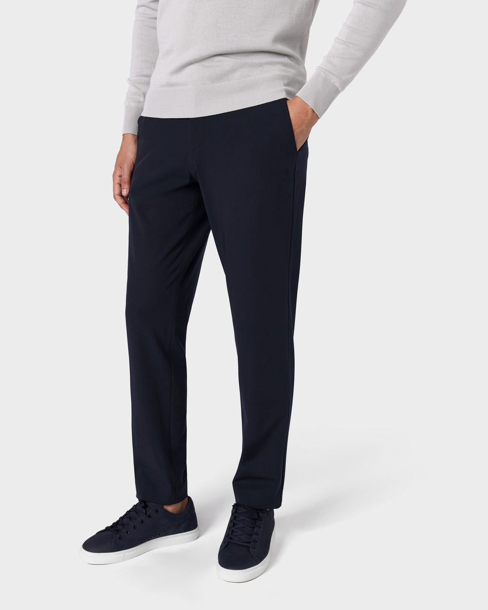 TP 03 Essence Blueberry – trousers on model, front view