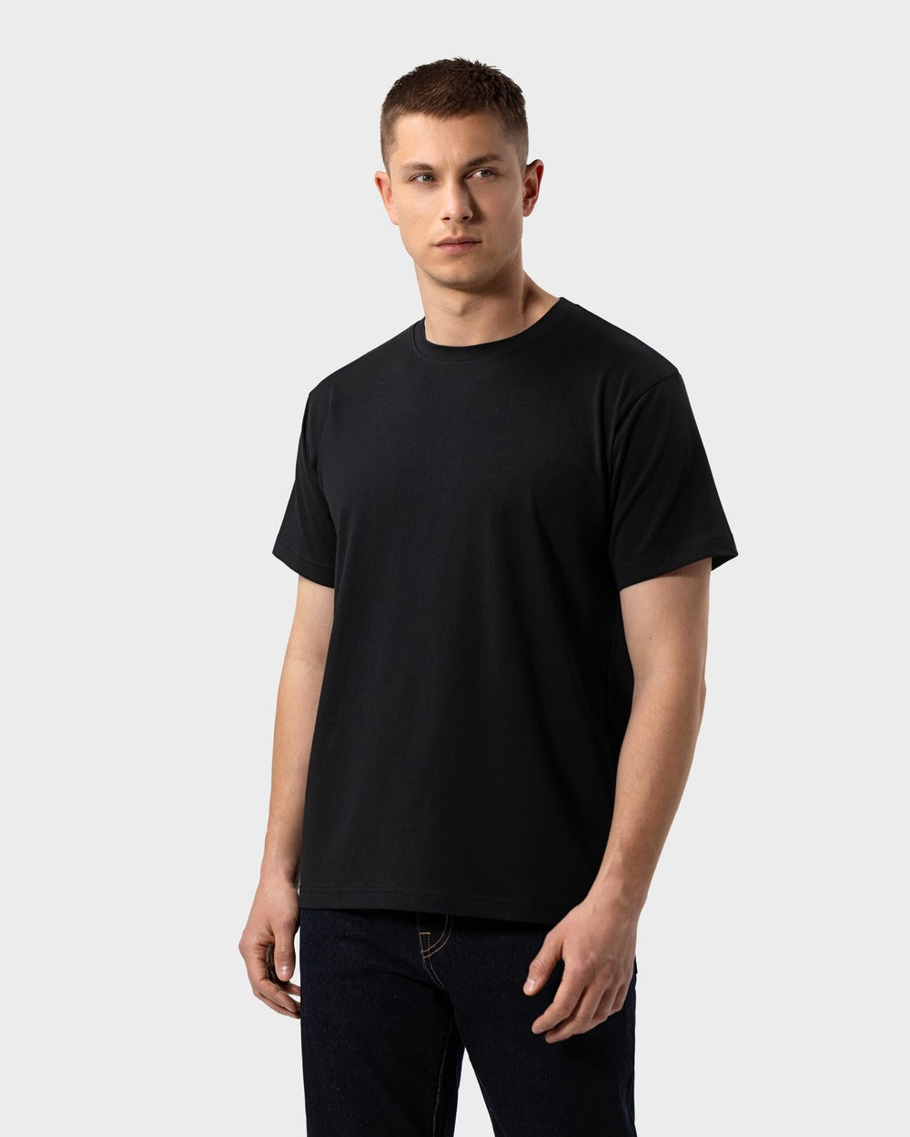 TS 01 Essence Regular Lightweight Black 2.0 – t-shirt in black cotton jersey