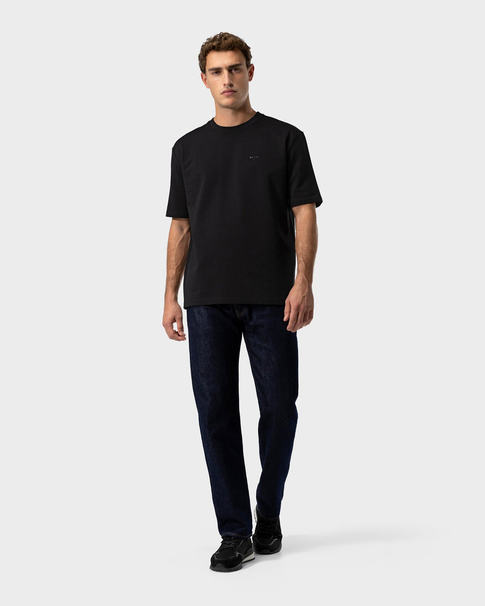 RS 03 Jet Black and TS 02 Marked Oversized Heavyweight Black – runner sneakers and logo t-shirt