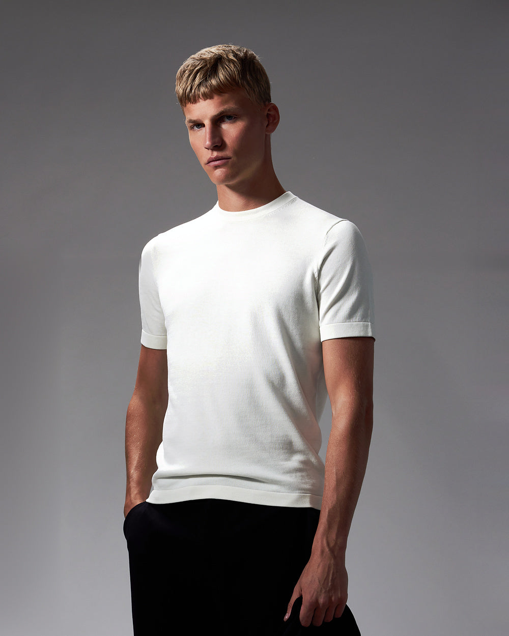 TS 04 Tailored Off White – knitted t-shirt in white cotton and silk, photo 2