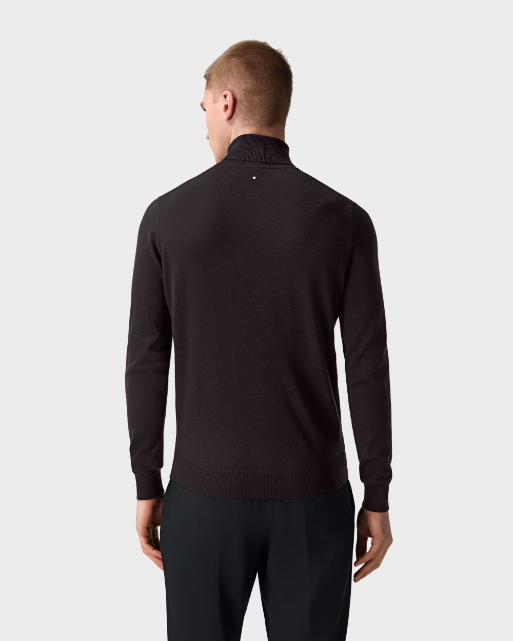 SW 06 Tailored Turtleneck Dark Fig