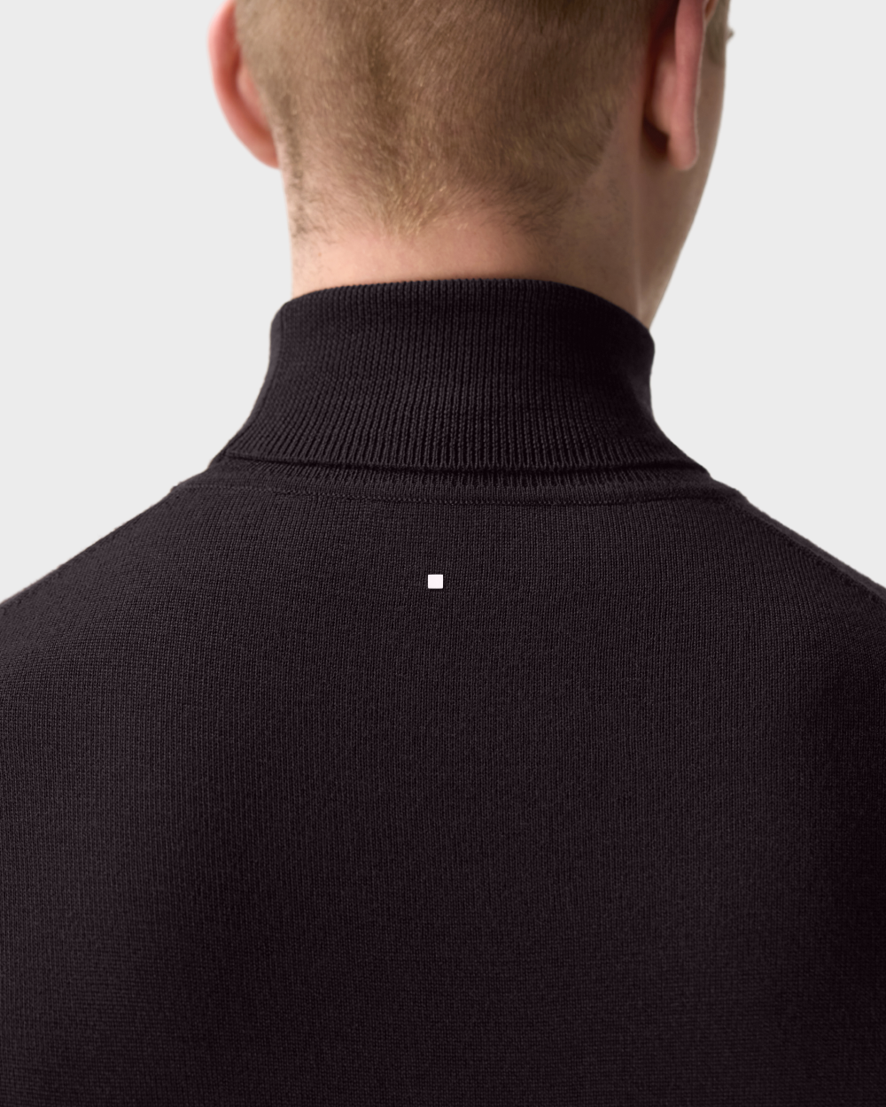 SW 06 Tailored Turtleneck Dark Fig