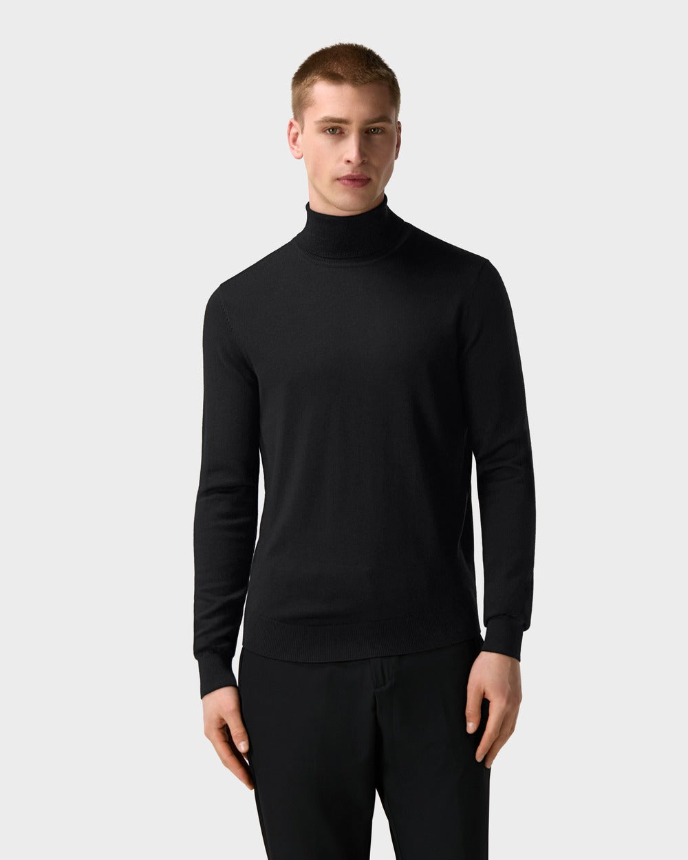 SW 06 Tailored Turtleneck Black – turtleneck sweater in black merino wool