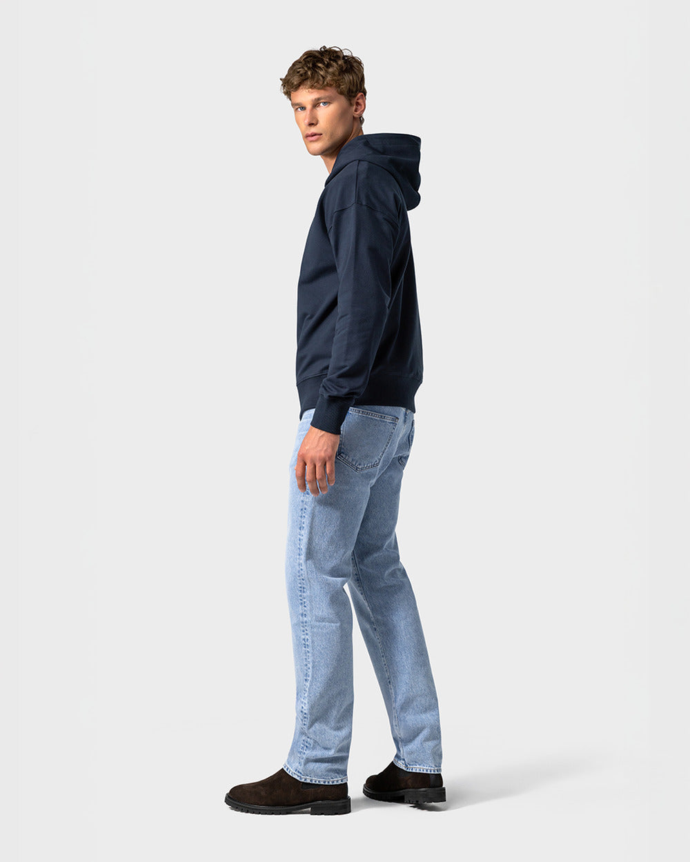 CB 01 Rugged Suede Chocolate and ZH 01 Marked Blueberry – Chelsea boots and zip hoodie