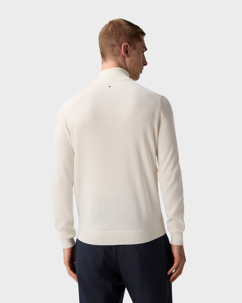 SW 05 Tailored Half Zip Off White